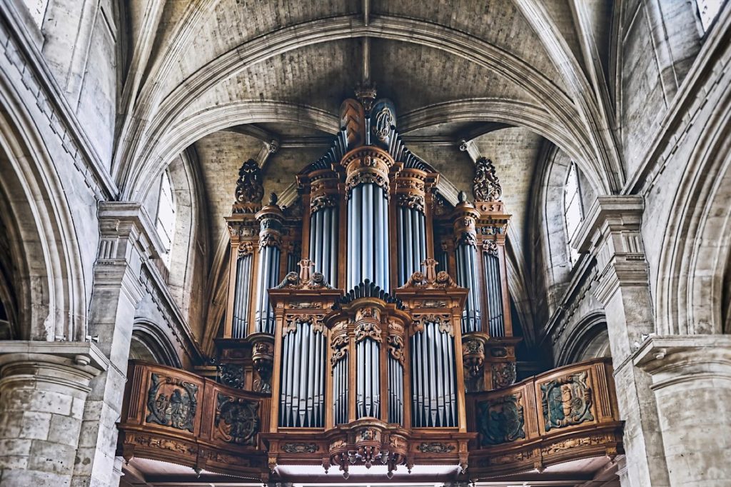 Cavaillé‑Coll ou Merklin : quel son préférer pour une église