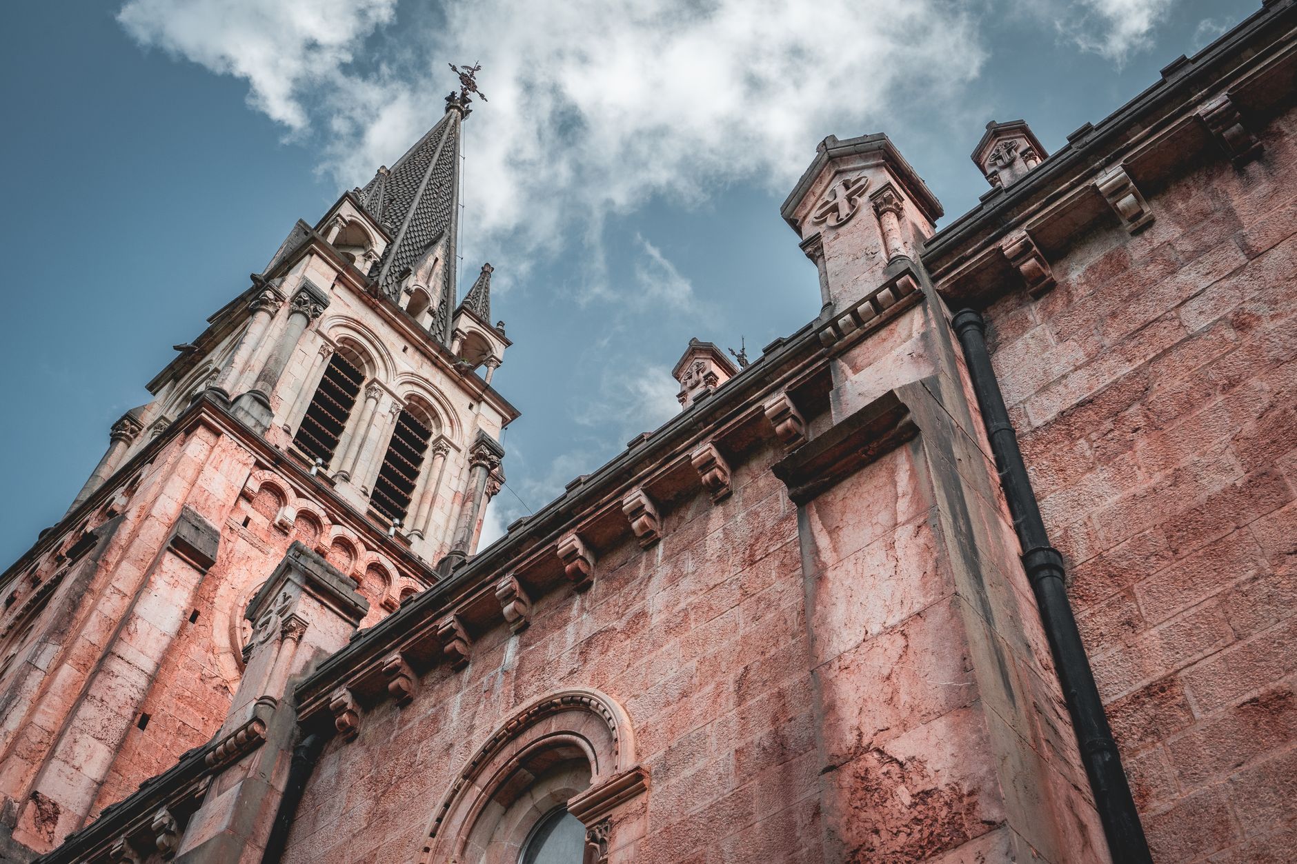 Compromis entre restauration moderne et conservation des églises