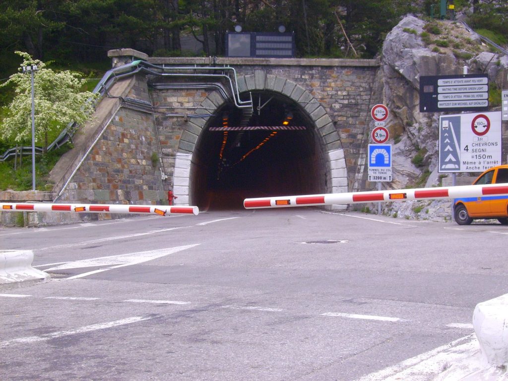 Col de Tende : tunnel, route et alternatives