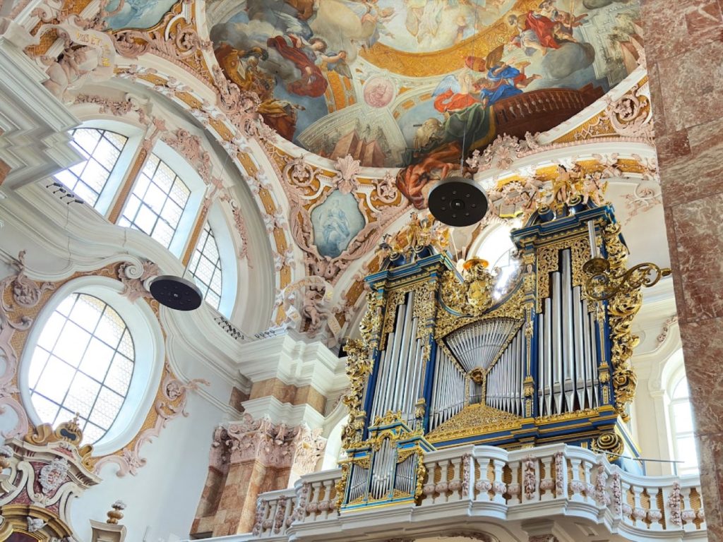 Van den Heuvel ou Rieger pour un grand orgue d'église